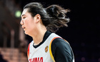 亚洲第一档中锋！13分钟狂轰22+5统治篮下 19岁张子宇压哨显大心脏